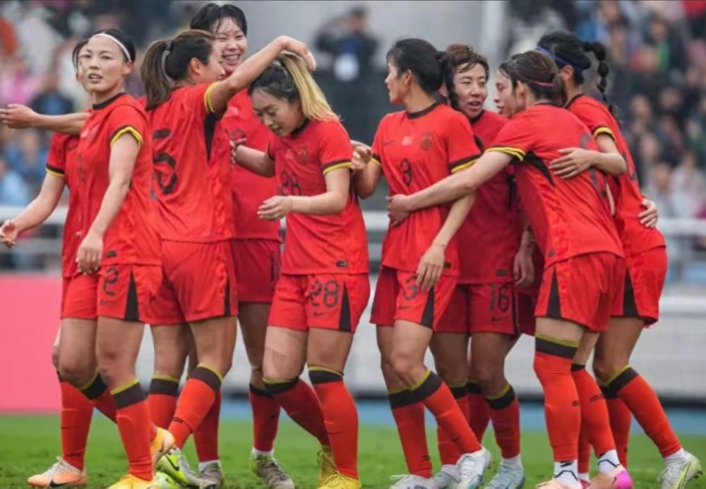 包含女足国际邀请赛：东南亚强队抵达的词条