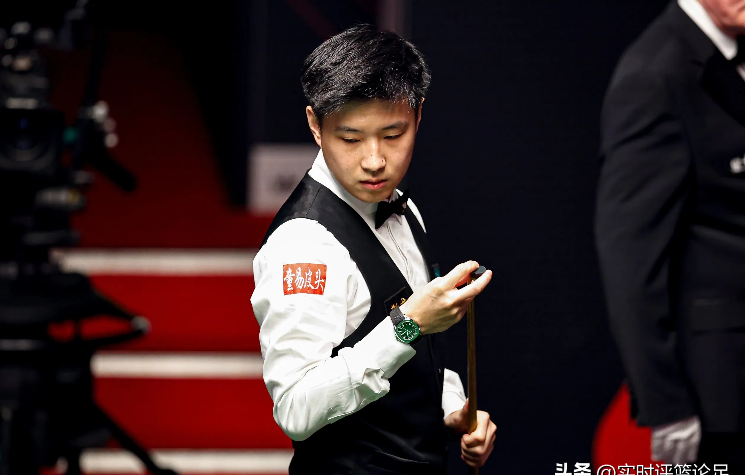 星空体育娱乐-选手表现优异，现场观众掌声不断