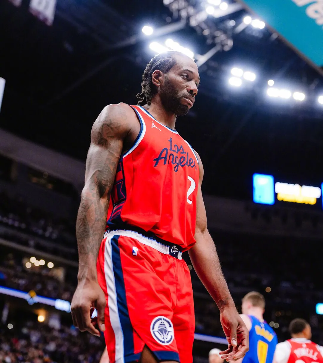 快船外线射手发挥出色，成为球队赢得胜利的关键的简单介绍