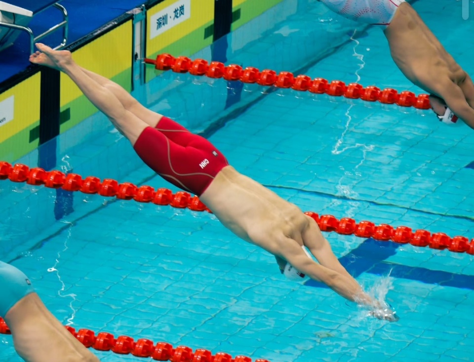 游泳选手孙杨成功晋级200米自由泳决赛