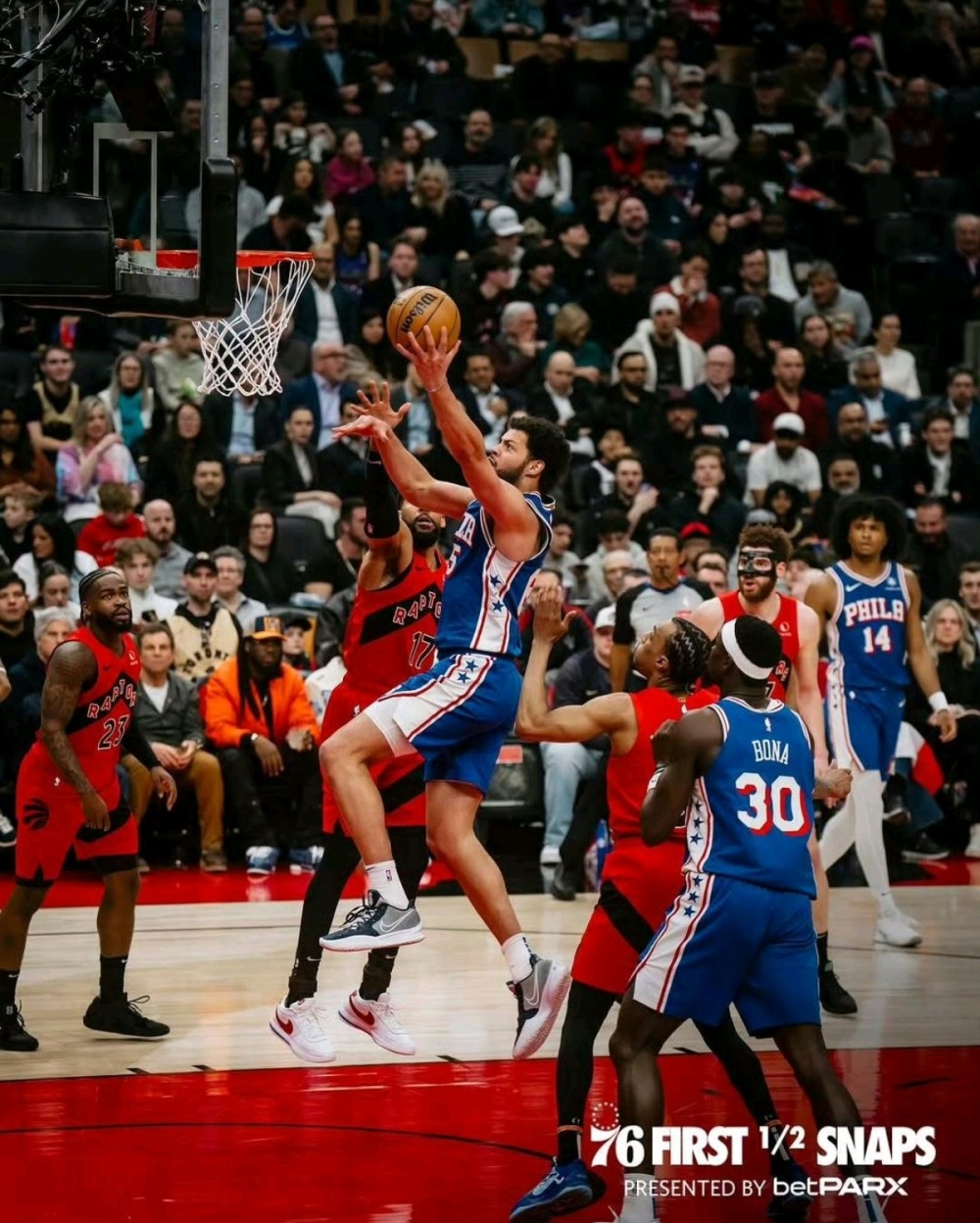 包含猛龙后卫受伤仍坚持比赛,队友纷纷表扬的词条 包含猛龙后卫受伤仍坚持比赛,队友纷纷表扬的词条